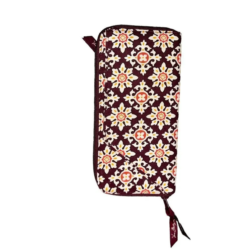 Vera Bradley Personal‎ Travel Organizer Wallet in "Medallion-2006" - Picture 1 of 6